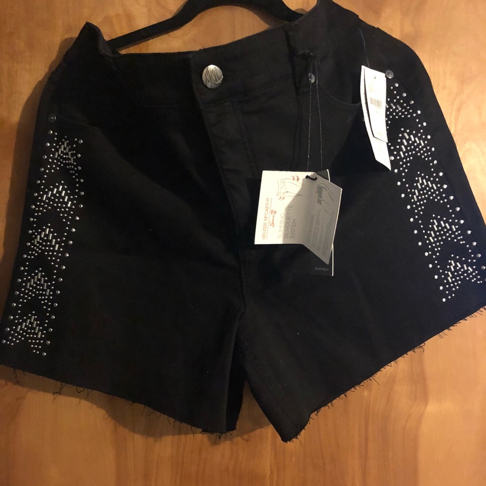 NWT. Melissa McCarthy for Seven7 black shorts.